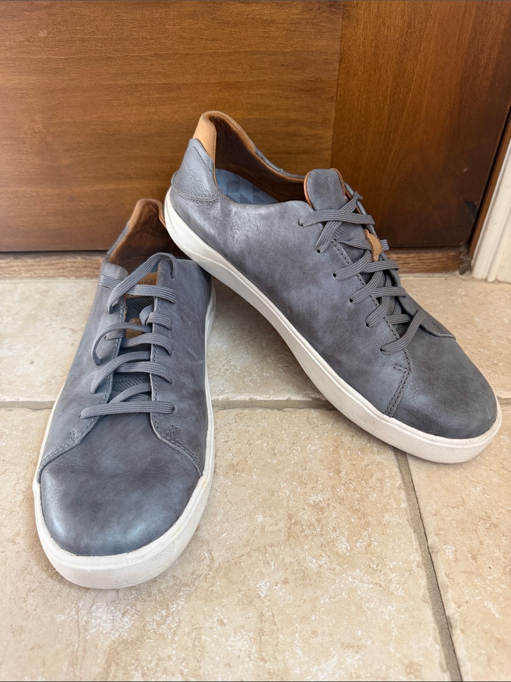 OluKai Men's LAE ’AHI LI ‘ILI Gray Leather Sneakers